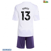 Manchester United Patrick Dorgu #13 Bortedraktsett Barn 2025-26 Kortermet (+ Korte bukser)